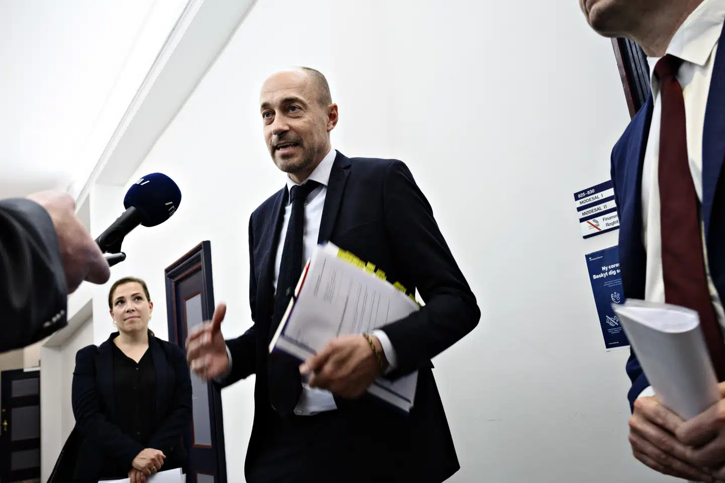 Sundheds- og ældreminister Magnus Heunicke (S) kom onsdag ikke nærmere, hvilken myndighed statsminister Mette Frederiksen (S) henviste til, da hun den 11. marts sagde, at nedlukningen skete på anbefaling af myndighederne. Philip Davali/Ritzau Scanpix