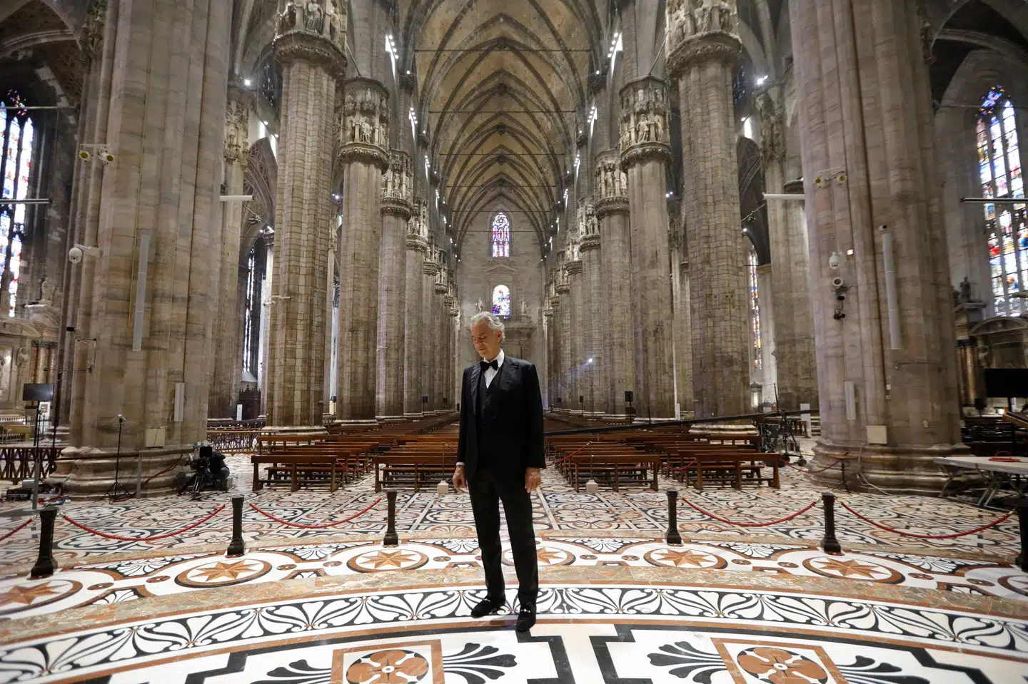 Andrea Bocelli gav 12. april en særlig koncert i en tom katedral i den italienske storby Milano. Luca Rossetti/Courtesy Sucar Srl/Reuters