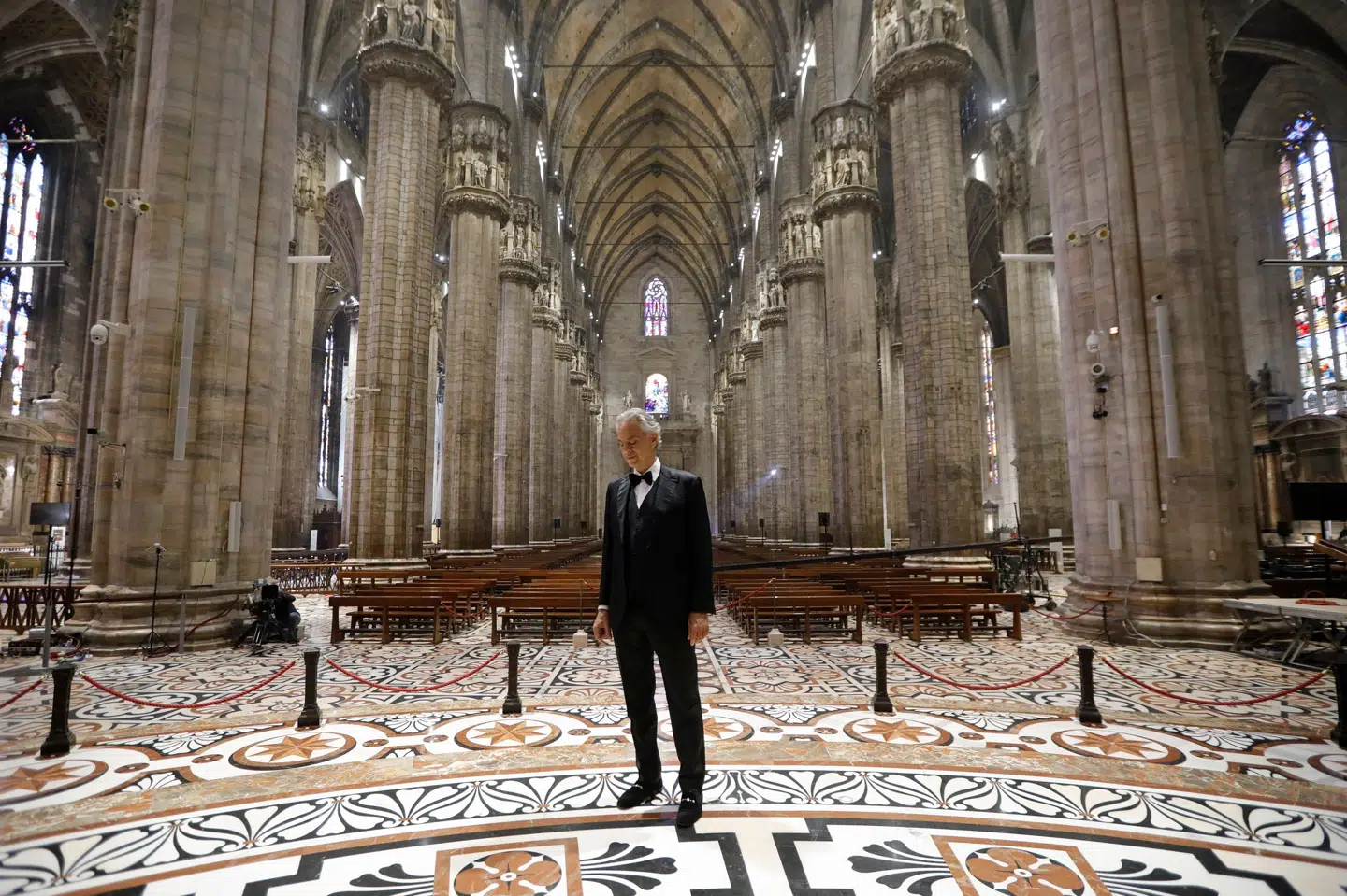 Andrea Bocelli gav 12. april en særlig koncert i en tom katedral i den italienske storby Milano. Luca Rossetti/Courtesy Sucar Srl/Reuters