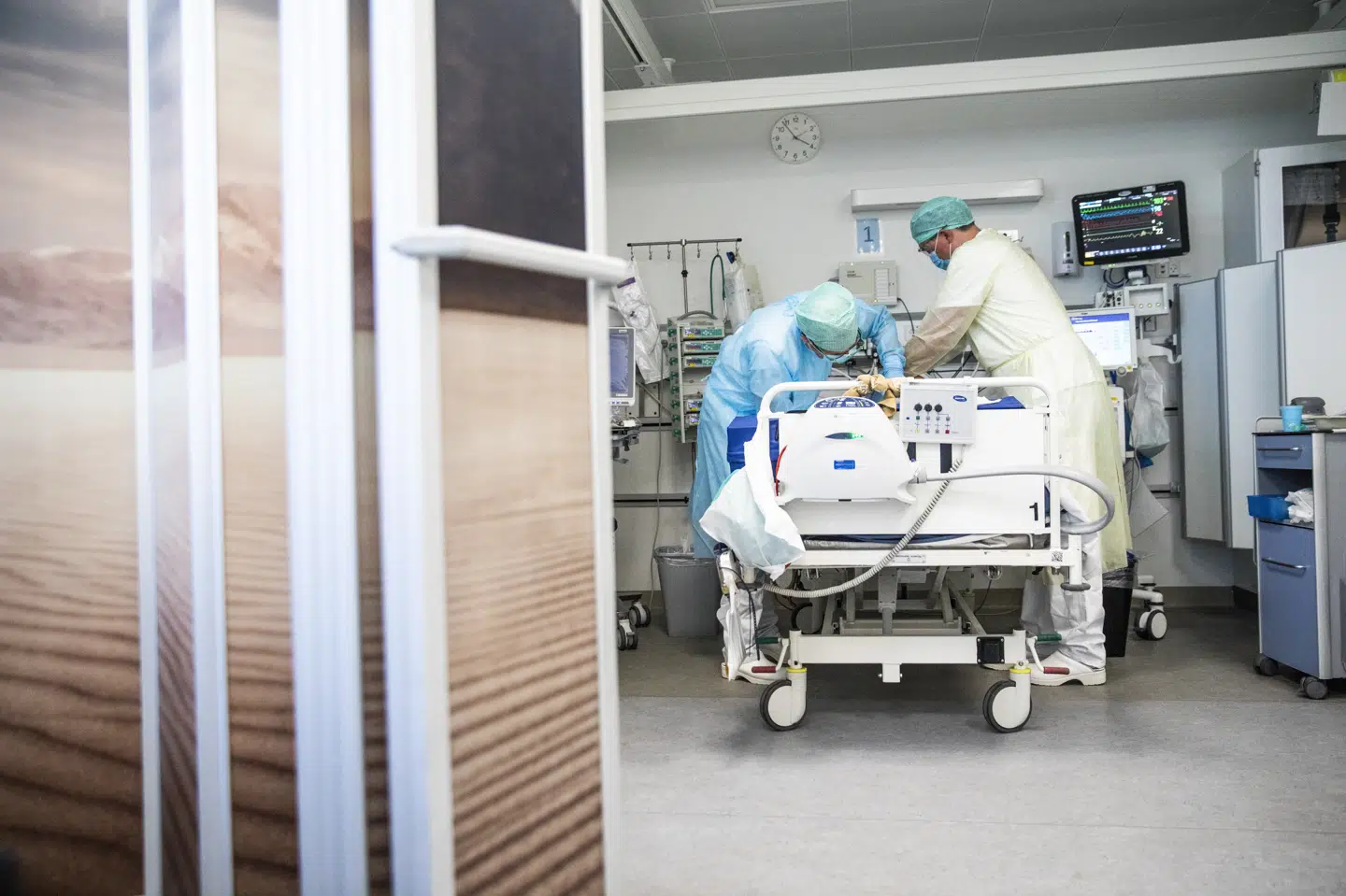 Coronavirus er fortsat en ny epidemi. Der er derfor endnu ingen der ved, hvordan personer der har været hårdt ramt af virusset, bliver påvirket på længere sigt. Det skal et nyt studie fra Region Midtjylland gøre os klogere på. (Arkivfoto). ólafur Steinar Gestsson/Ritzau Scanpix