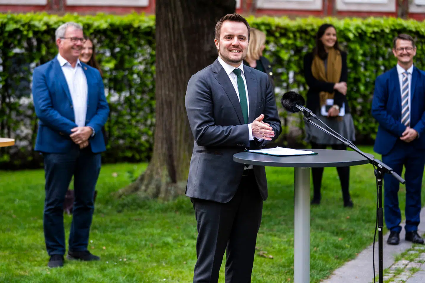 De var brede smil, da regeringen og alle partier undtaget Nye Borgerlige præsenterede planen, der blandt andet skulle give rejseselskaber lov til at se bort fra forbrugernes rettigheder. I EU var grimassen en lidt anden.