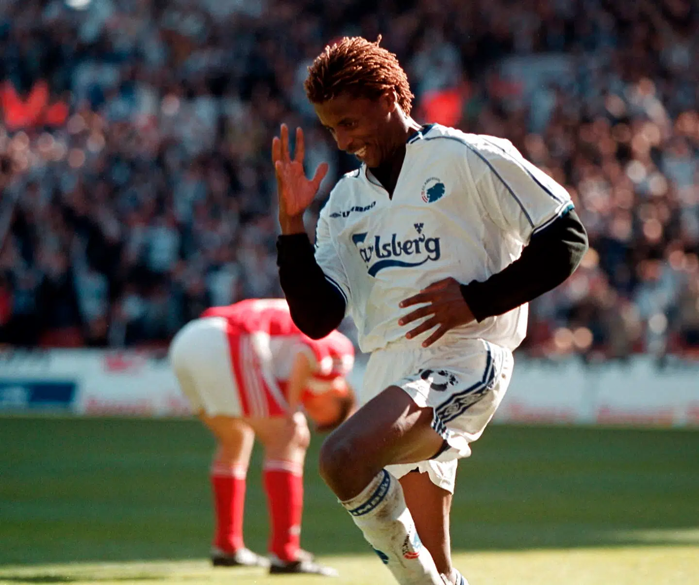 Sibusiso Zuma med ind af sine første FCK-scoringer i foråret 2000.