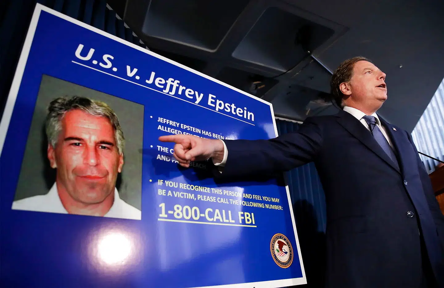 Pressekonference kort efter anholdelsen af Epstein i jule sidste år.
