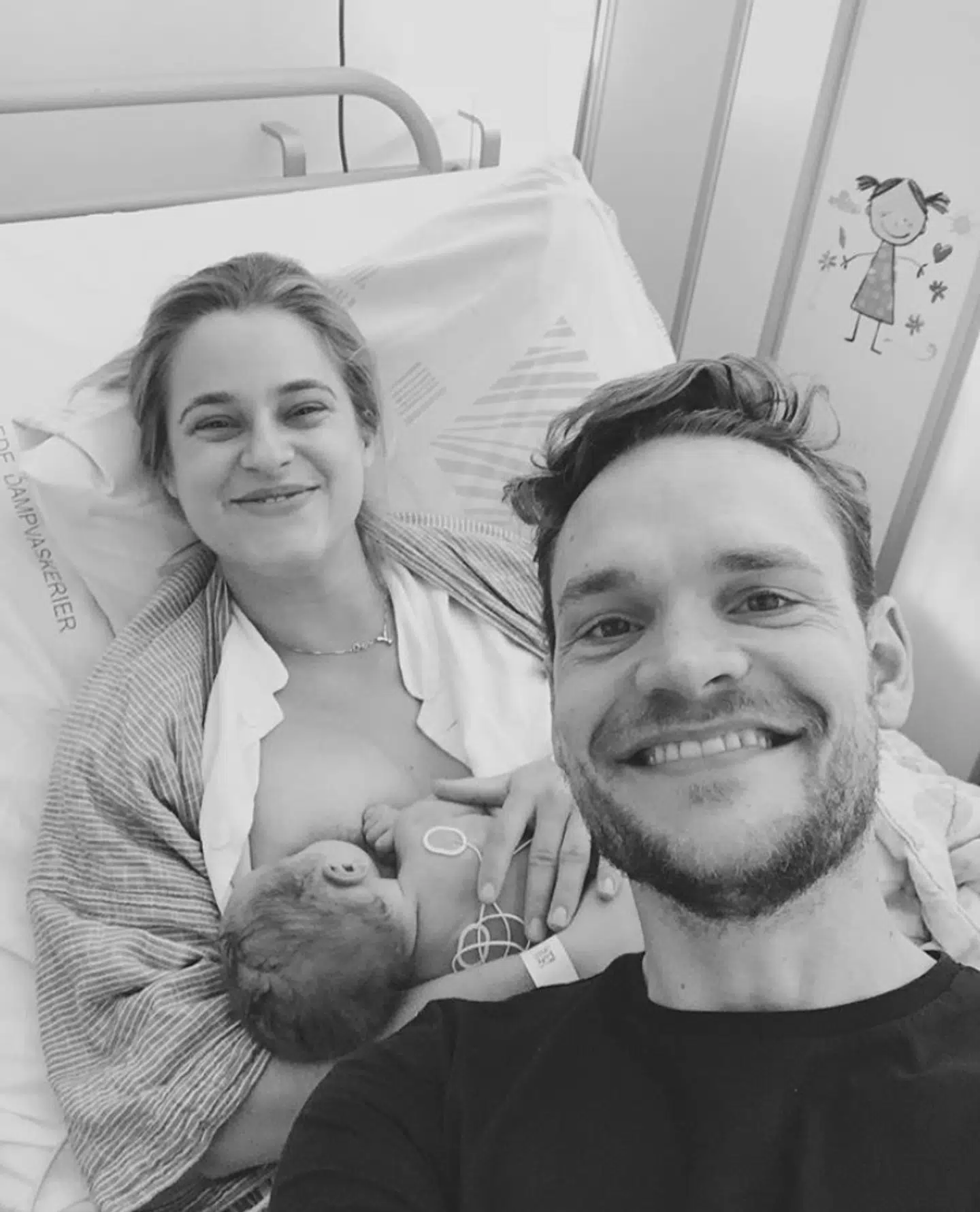 Cathrine og Adam Wichmand med den dengang nyfødte Eddie.