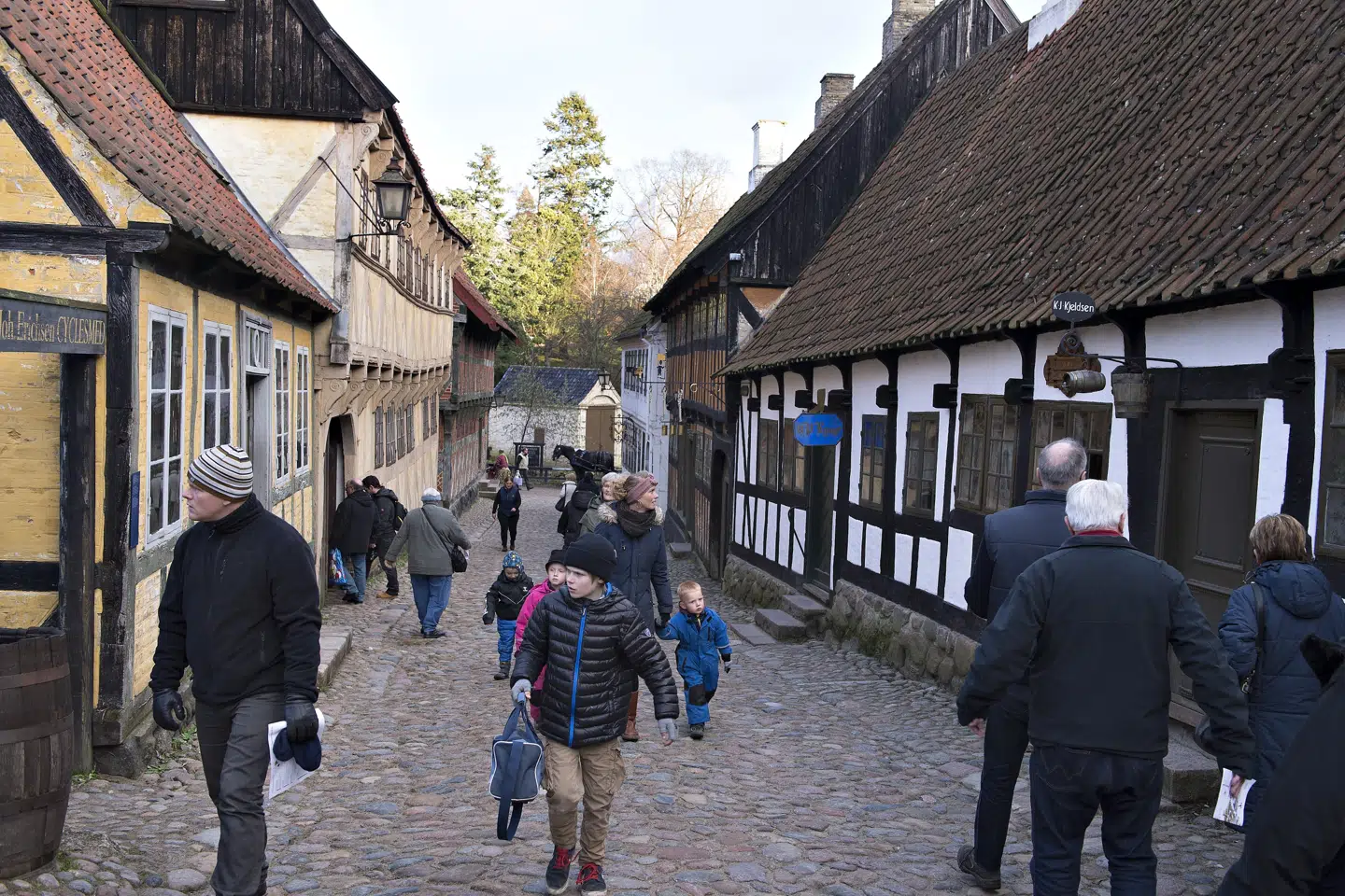 Når Den Gamle By i Aarhus mandag formiddag genåbner, sker det med spritdispensere og plexiglas mellem gæster og ekspedienter i nogle af de historiske huse. (Arkivfoto). Henning Bagger/Ritzau Scanpix