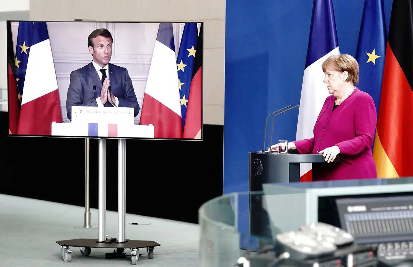 Angela Merkel og Emmanuel Macron fremlagde et fælles forslag om, at EU skal optage fælles gæld.
