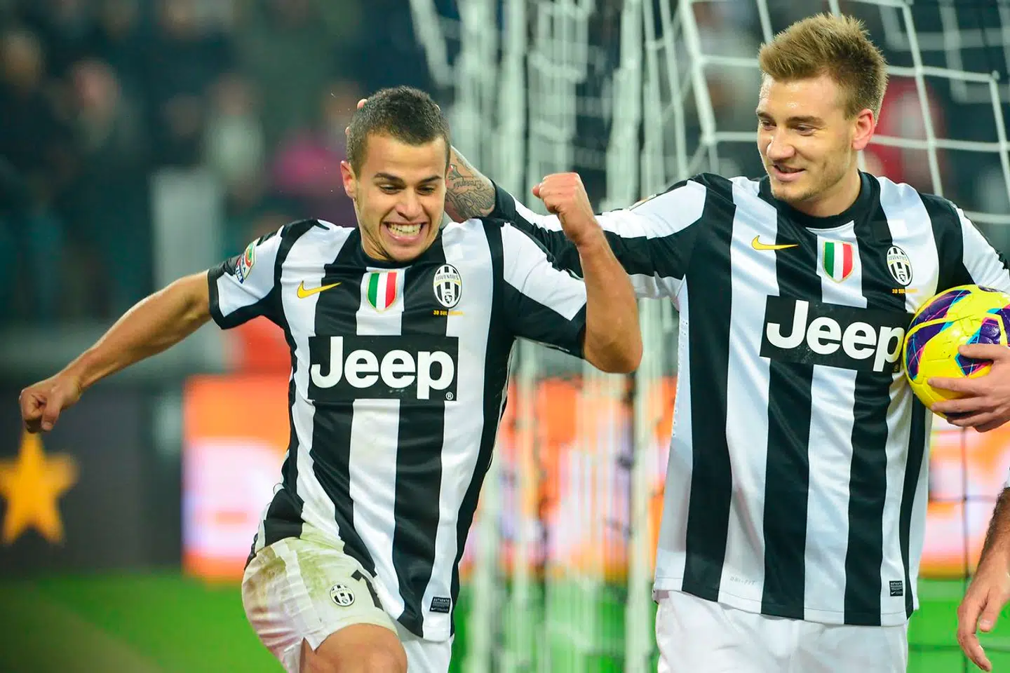 I Italien så Bendtner kun holdkammeraterne lægge bolden i kassen. Her Sebastian Giovinco.