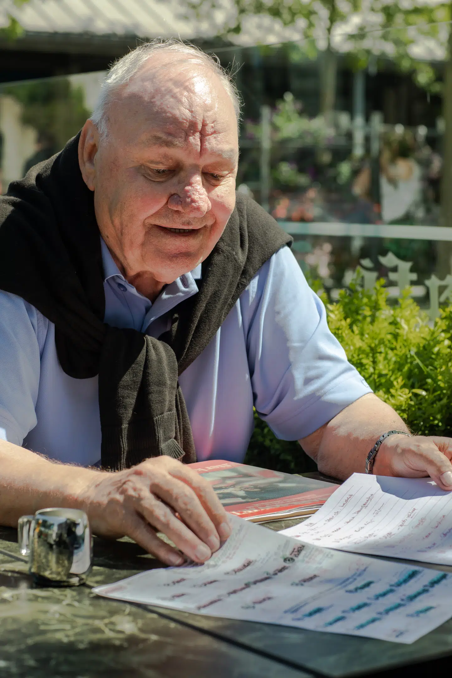 På papiret til højre: Danmark-Sovjet. 19. minut. 2-0. Elkjær. 'Spids vinkel'.