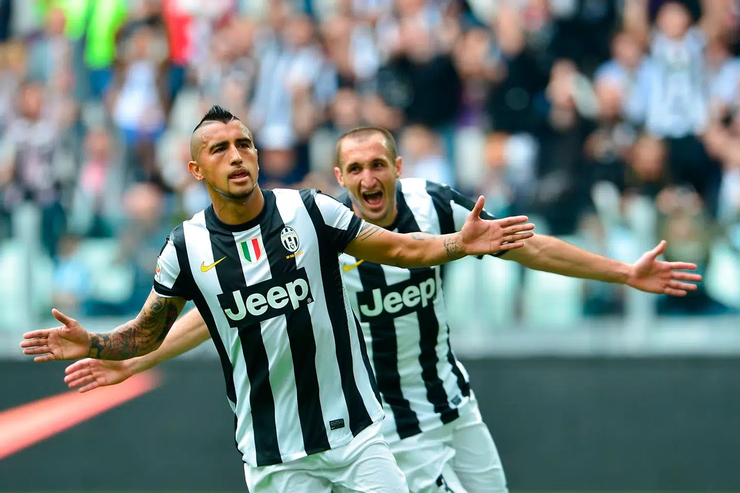 Juventus' midfielder of Chile Arturo Vidal (front) celebrates after scoring a penalty with Juventus' defender Giorgio Chiellini during the serie A football match between Juventus and Palermo on May 5, 2013 at the Alps stadium in Turin. AFP PHOTO / GIUSEPPE CACACE. GIUSEPPE CACACE / AFP