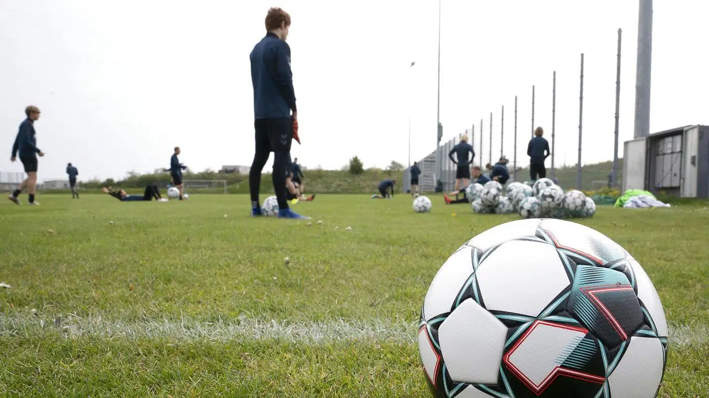 AC Horsens er det eneste hold, der ikke har ladet sig teste endnu. Klubbens direktør, Kristian Nielsen, fortæller dog, at klubben vil blive testet i næste uge, inden Superligaen genoptages. Her et billede fra en Horsens-træning.