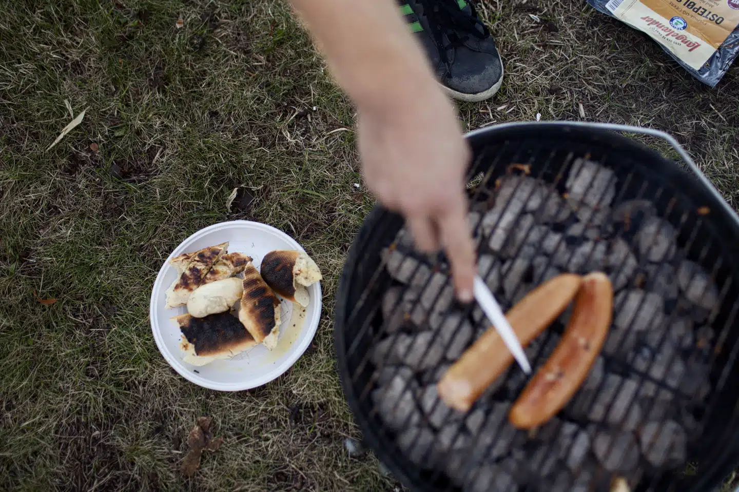 Det er ikke længere ulovligt at samle flere end ti personer i sin private baghave. Men det anbefalers, at man lader være - og at man under alle omstændigheder overholder anbefalinger om hygiejne og afstand. (Arkivfoto). David Leth Williams/Ritzau Scanpix