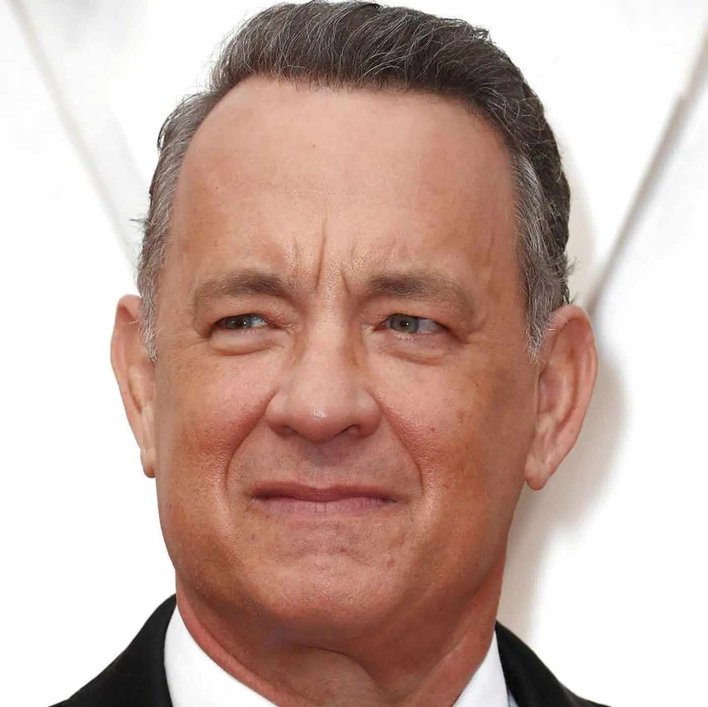 Tom Hanks må sande, at han film Greyhound, som han selv har skrevet og medvirker i, ikke kommer i biograferne.