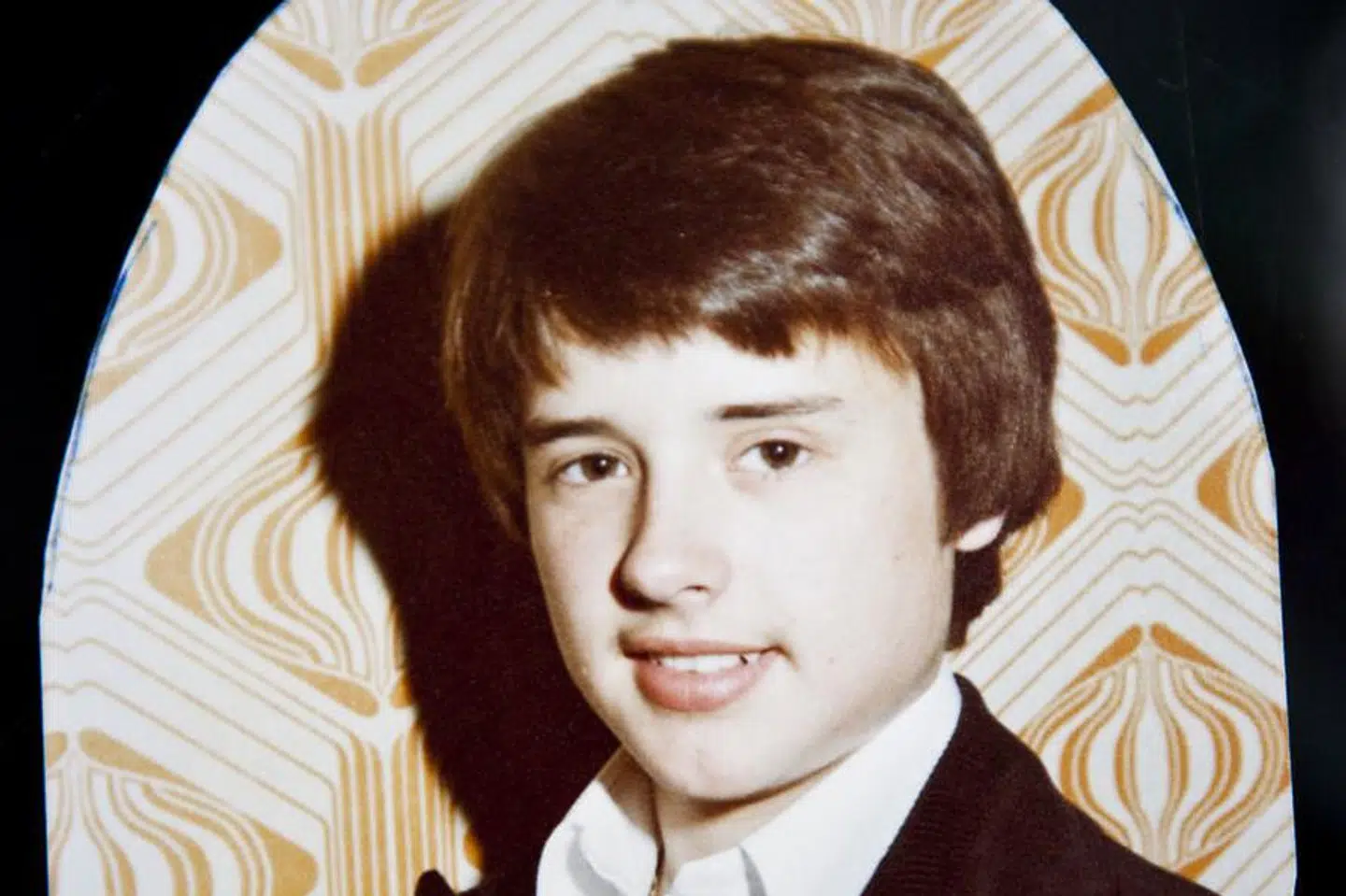 I sine ungdomsår var Dennis Knudsen meget forvirret omkring sin egen seksualitet.