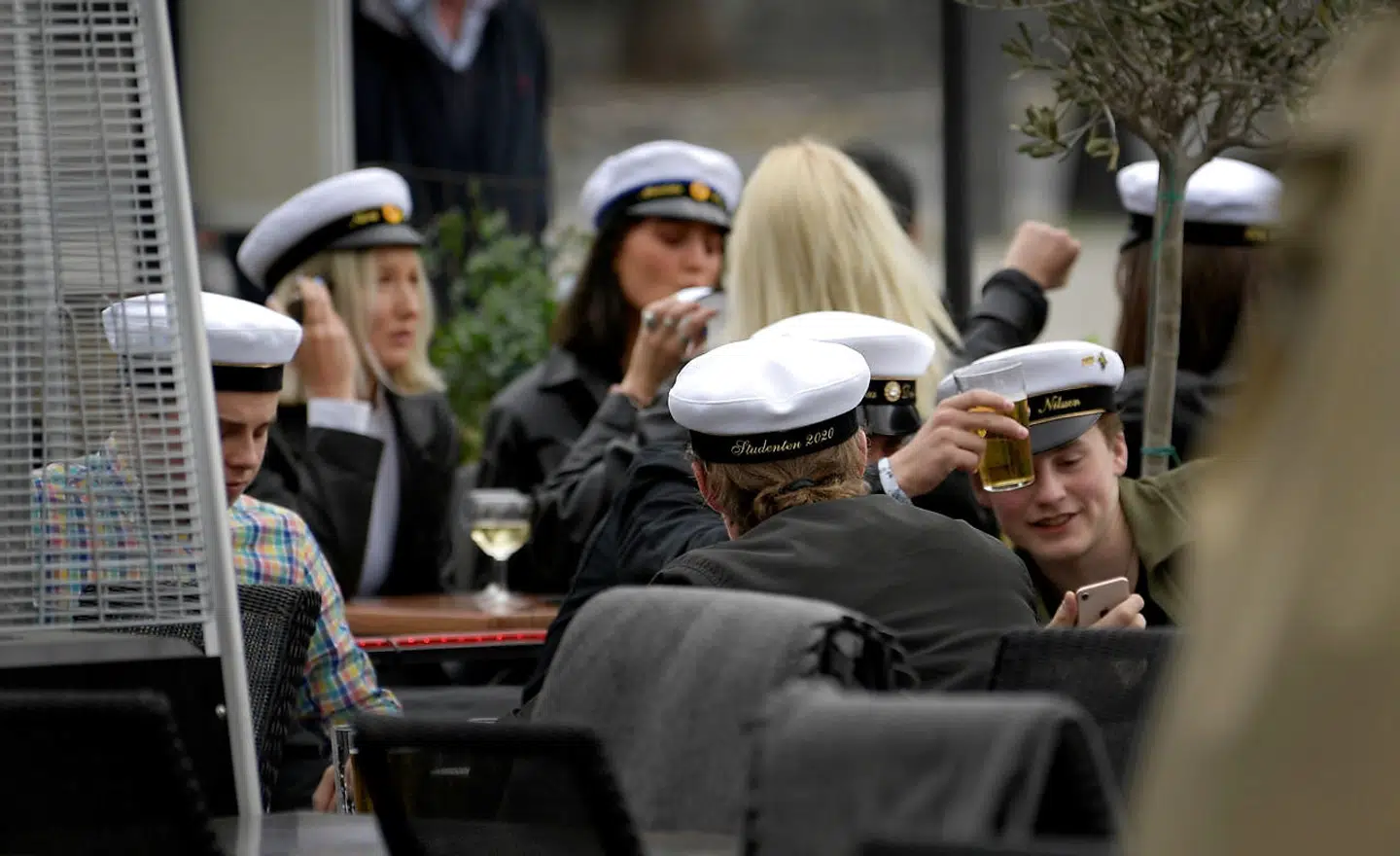Svenske studenter hygger sig i slutningen af april