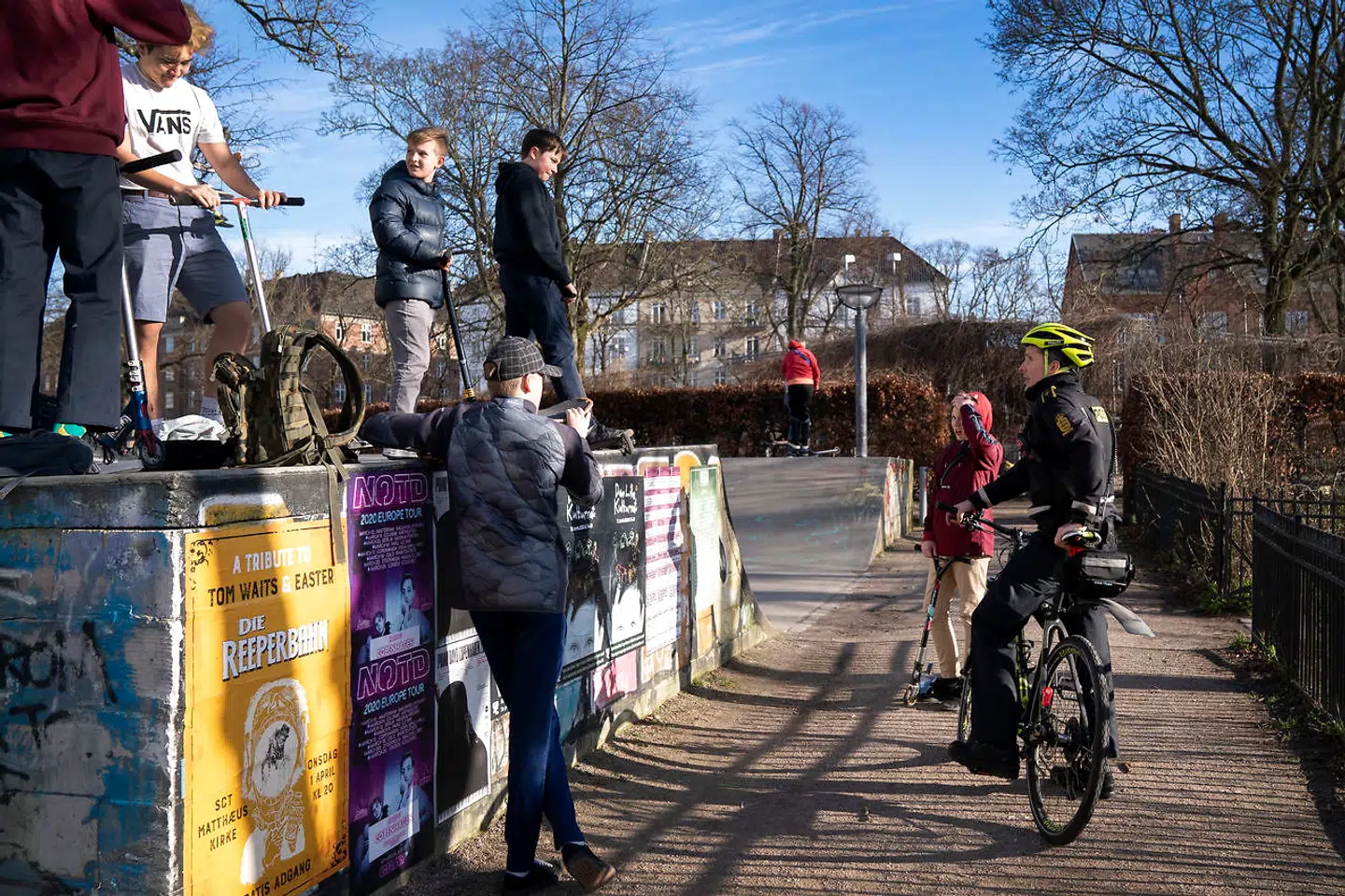 (ARKIVFOTO) Enghave skatepark på Vesterbro. Der er ikke indført et udgangsforbud. Men politiet kan påbyde personer at forlade et sted, hvis der er flere end 10 personer til stede, og politiet skønner, at personerne er samlet på en måde, som udgør en særlig fare for smitte med coronavirus/covid-19.