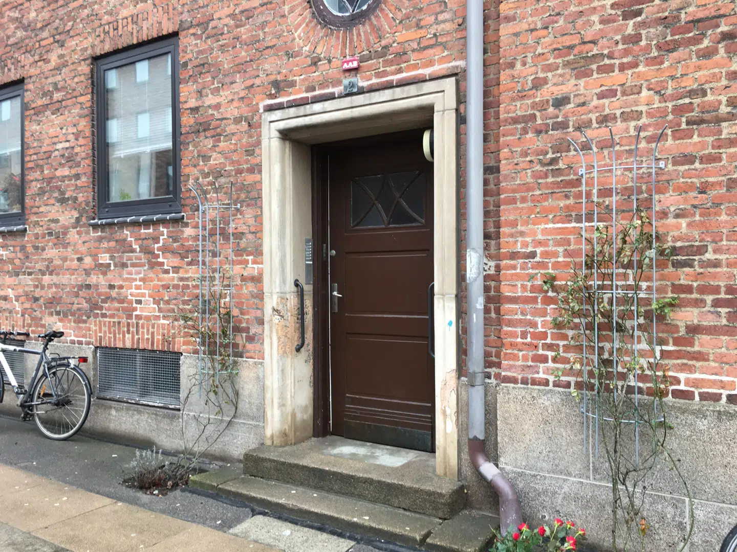 Opgangen til lejligheden på Østerbro. Det var her, at Marcus blev forsøgt genoplivet af ambulancepersonalet.