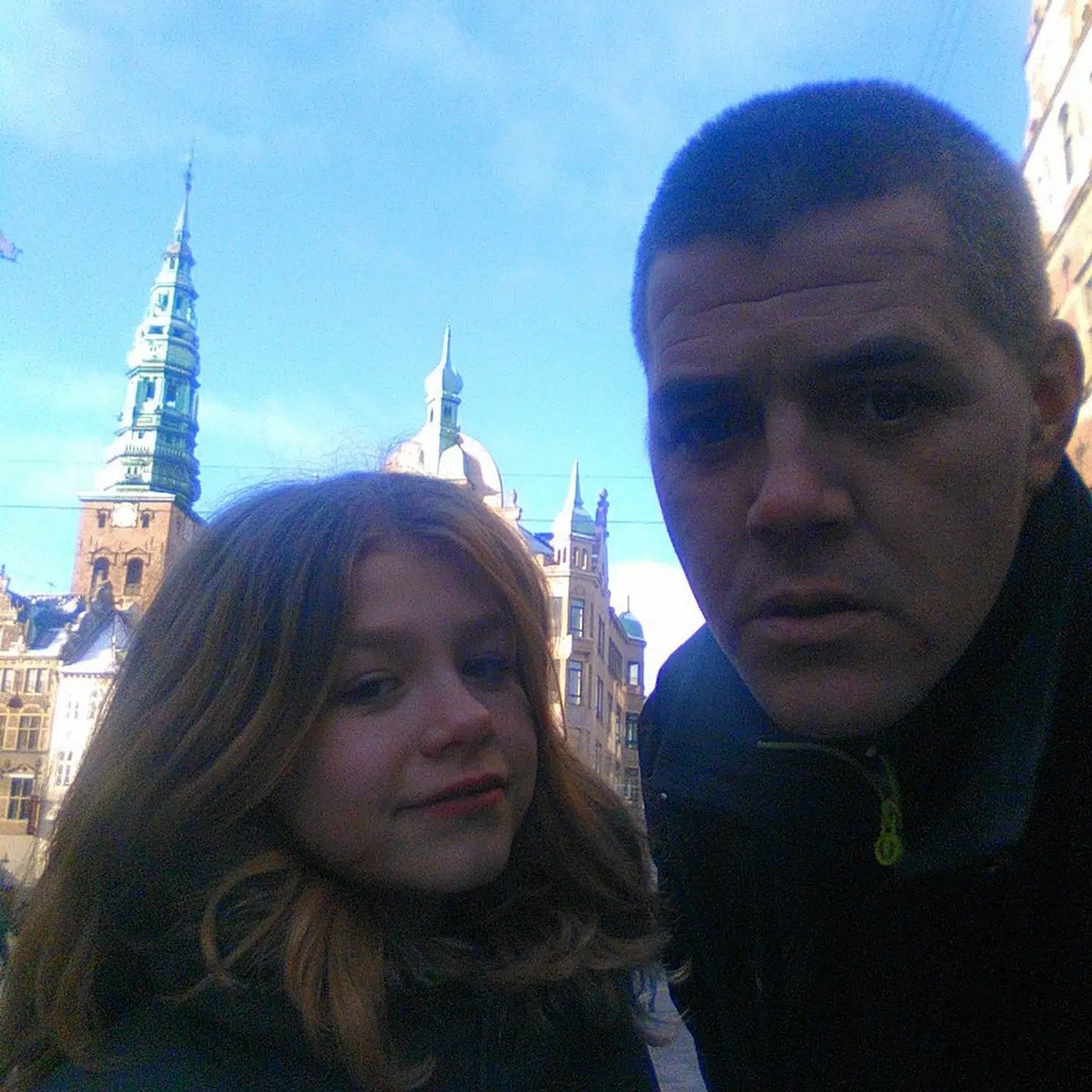 Liv sammen med sin far Nikolaj Halle. Det var Livs mor, der havde forældremyndighed over Liv.