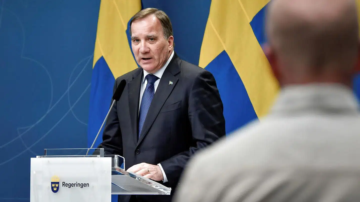 Den svenske statsminister Stefan Lofven er øverste ansvarlige for den svenske coronastrategi. Den undsiges nu af den tidligere statsepidemiolog. (Arkivfoto)