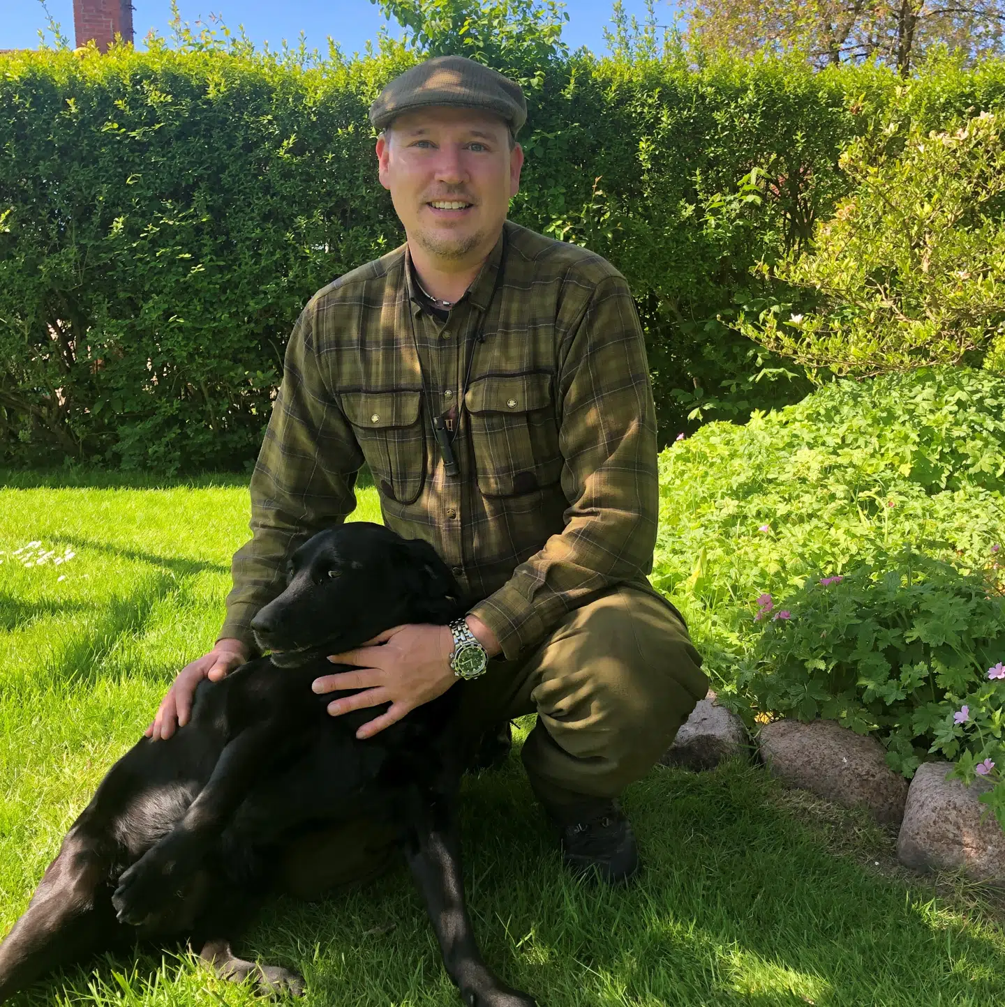 Martin Becker Kronborg med hunden Cille.