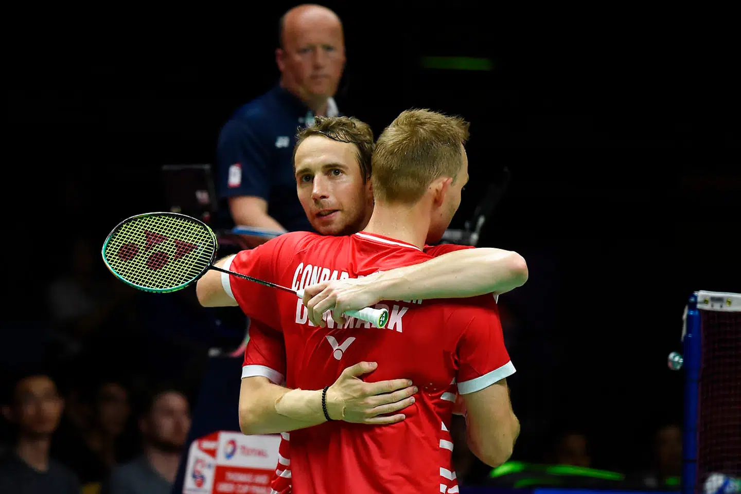Mads Conrad-Petersen (med ryggen til) og Mathias Boe.