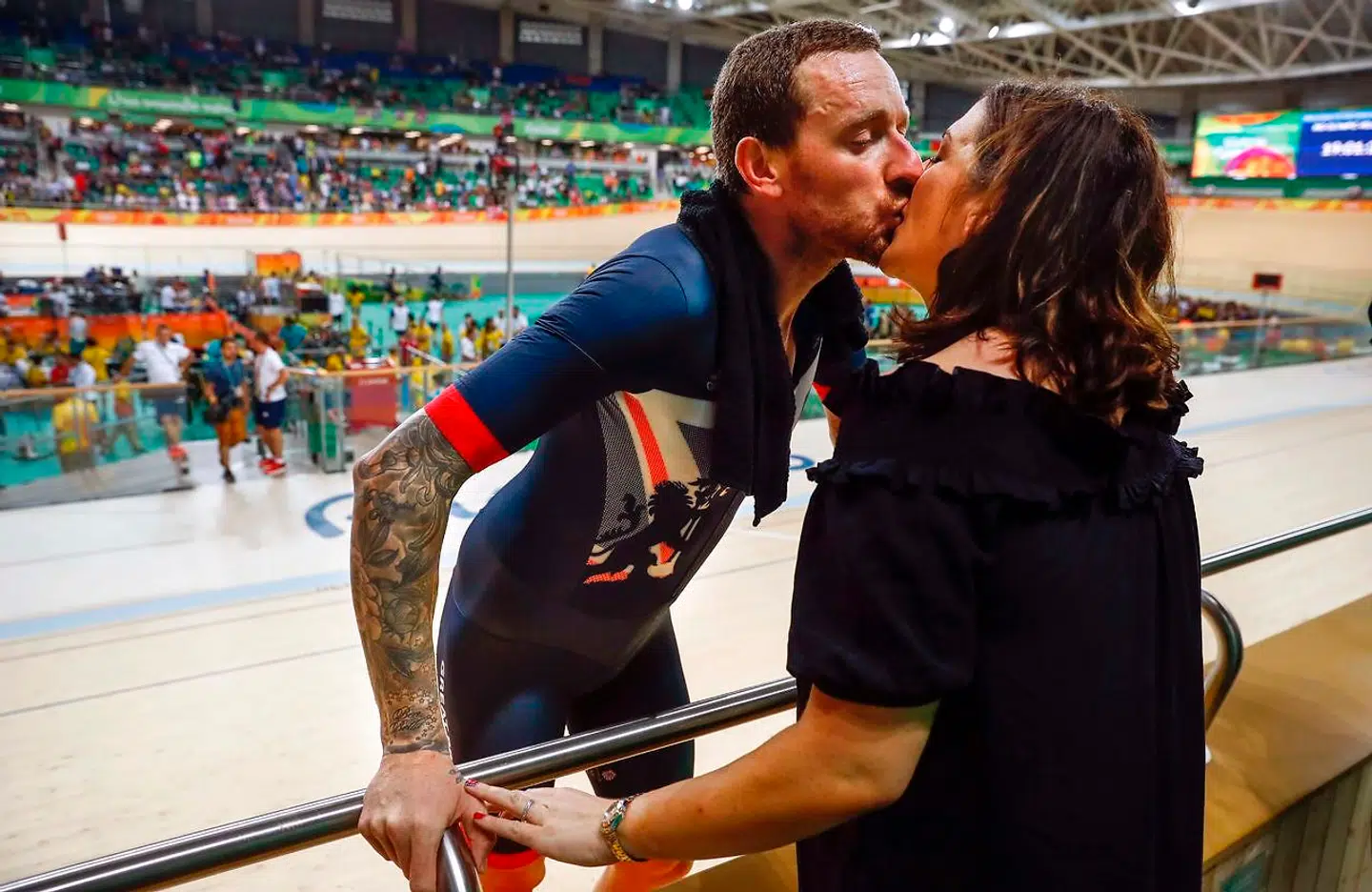 Her ses Bradley sammen med konen Catherine Wiggins tilbage i 2012 ved OL i Rio.