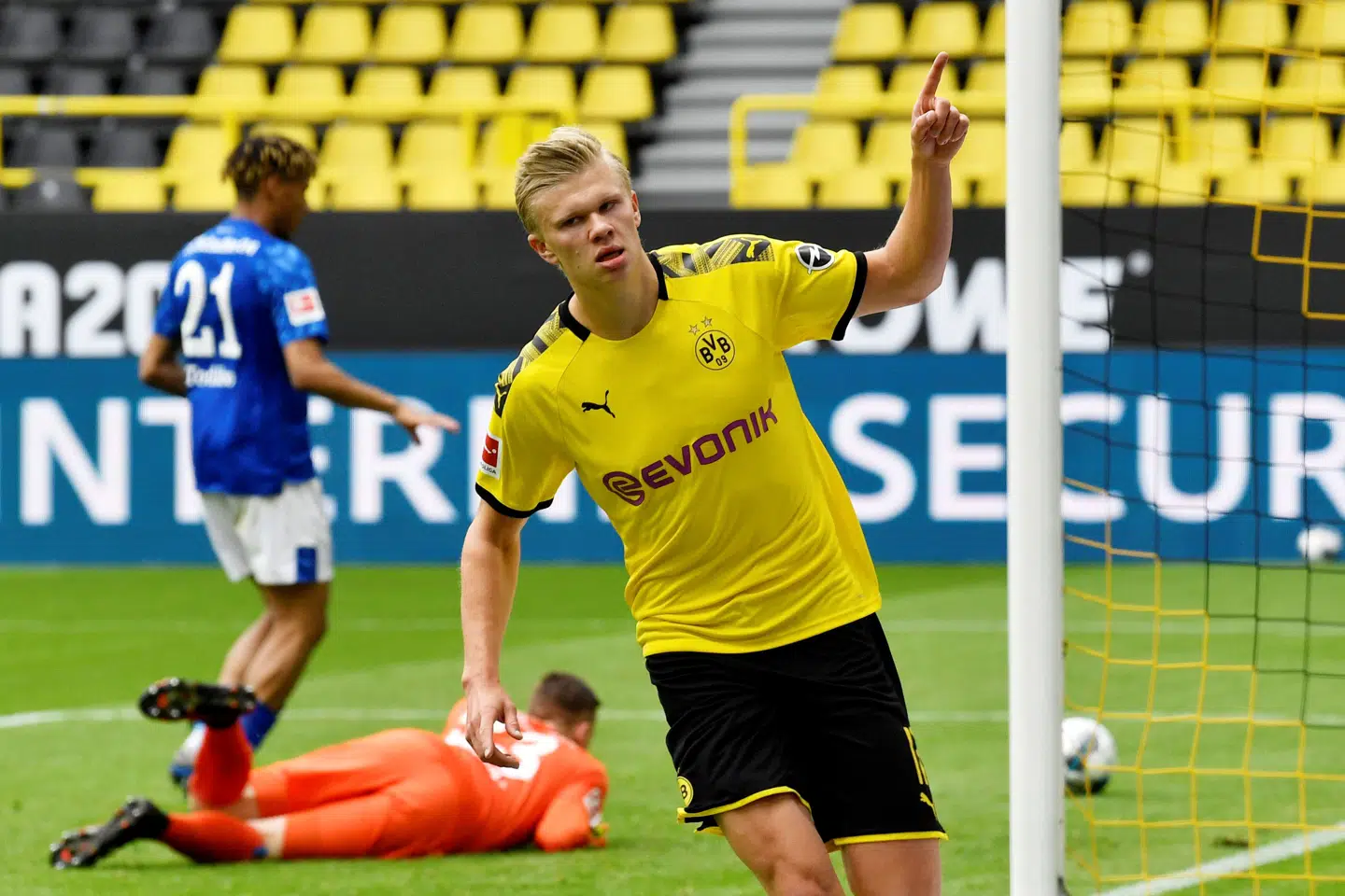 Her har Erling Haaland scoret mod Schalke 04 i weekendens kamp.
