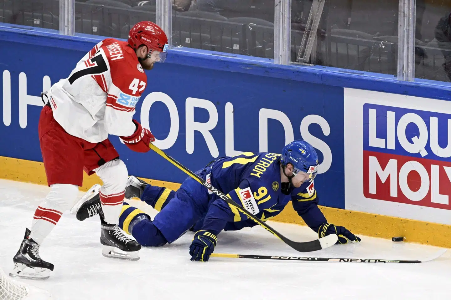 Oliver Larsen gjorde en uheldig figur ved den svenske udligning til 1-1. Emmi Korhonen/Ritzau Scanpix