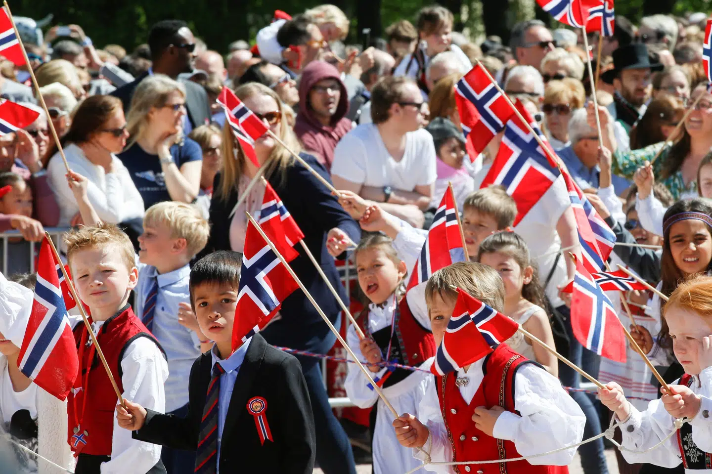 Norges nationaldag 17. maj er en officiel flag- og helligdag for den norske befolkning. Mange iklæder sig traditionelle klædedragter. (Arkivfoto) Ntb Scanpix/Reuters