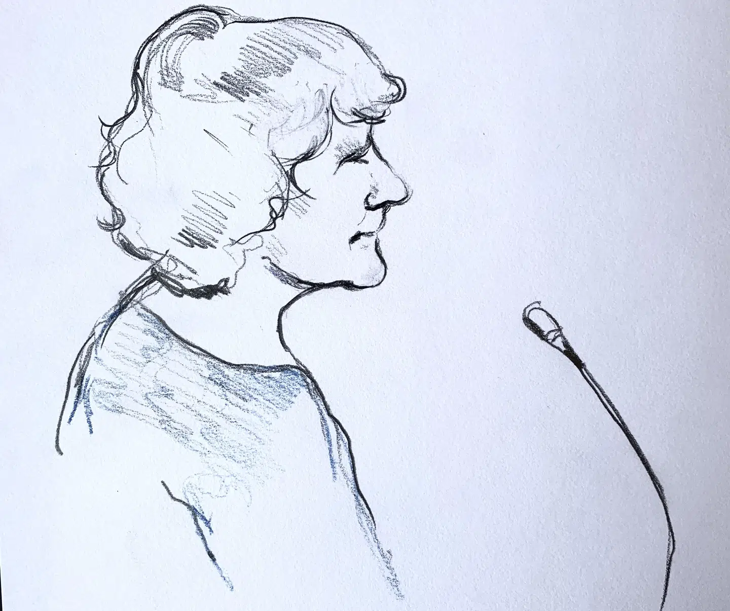 Britta Nielsen har lørdag den 16. maj gråt hår, er iført en blomstret trøje, sorte bukser og sorte støvletter. Tegning: Anne Gyrite Schütt