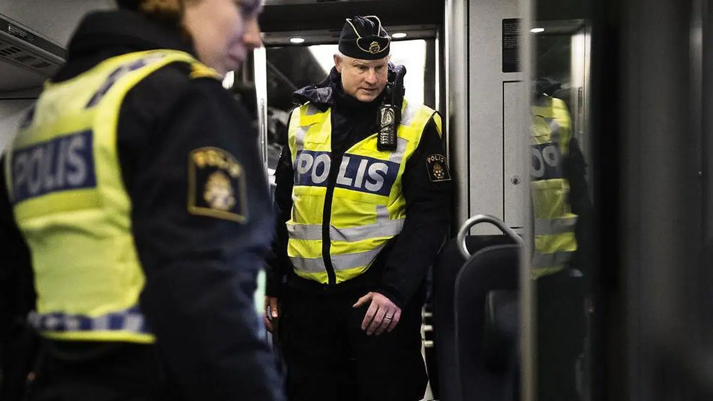 Arkivfoto af svensk politi, som i nat arresterede flere mænd - deriblandt en svensk tv-kendis - for at købe sex.(OBS: billedet har ikke noget med aktionen natten til fredag at gøre)