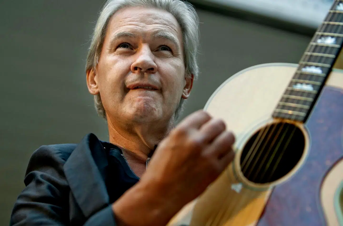 Johnny Logan vil optræde med 'What's Another Year', som han vandt 'Eurovision' med i 1980, hvor Holland også var vært. Han har desuden også vundet for Irland i 1987.