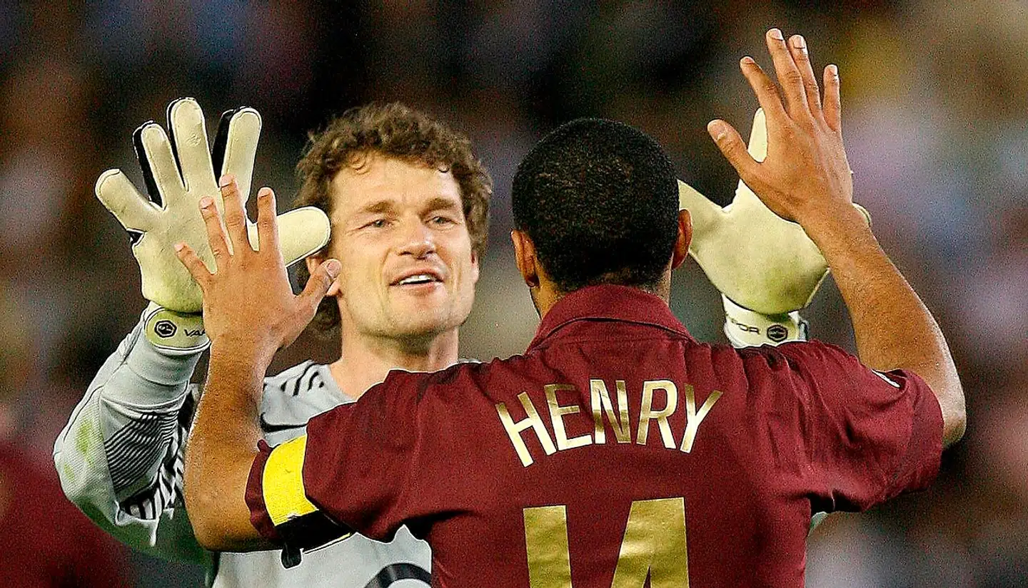 Arsenal's goalkeeper Jens Lehmann (L) celebrates Thierry Henry (R) after the second leg of their Champions League semi-final soccer match against Villarreal at El Madrigal in Villarreal, April 25, 2006. REUTERS/Eddie Keogh