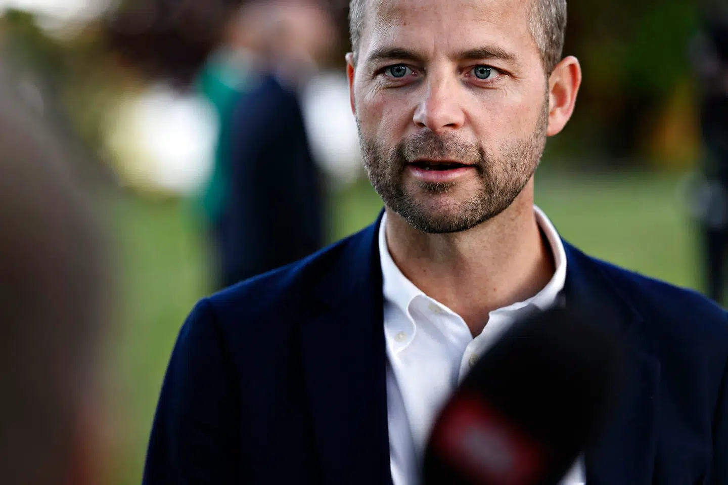 Morten Østergaard (RV), da statsministeren holder doorstep om fase 2 af genåbningen af Danmark efter Regeringen og partilederne har mødtes til de afsluttende forhandlinger på Marienborg, nord for København, torsdag den 7. maj 2020.. (Foto: Philip Davali/Ritzau Scanpix)
