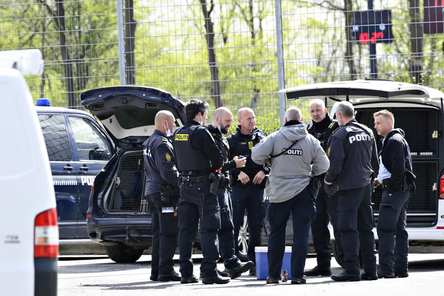 Politiet arbejder ved Gentofte Skaterpark lørdag den 25. april 2020. En 18 årig mand har mistet livet. Et masseslagsmål med blandt andet knive har fundet sted natten til lørdag i Gentofte Skaterpark. Philip Davali/Ritzau Scanpix