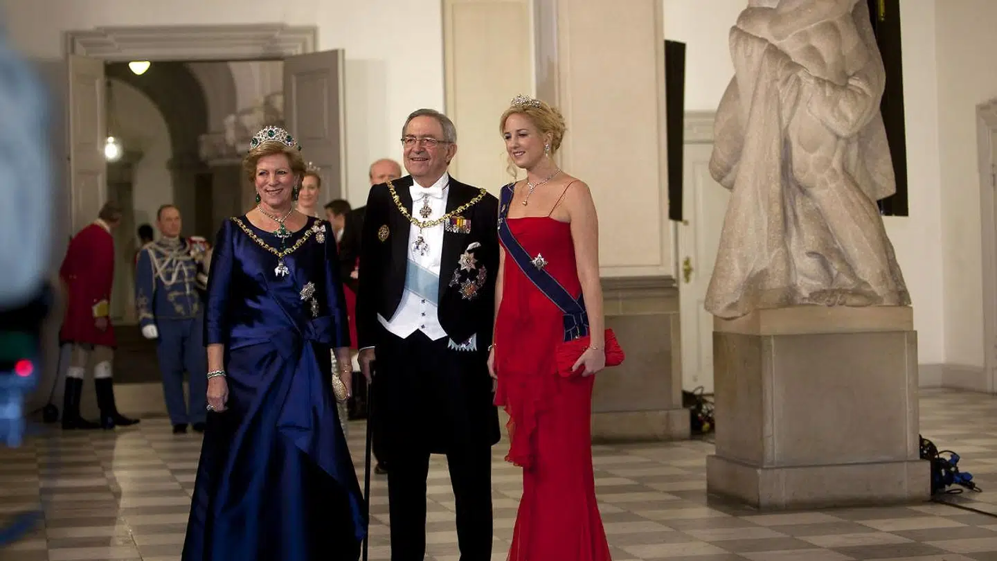 Kong Konstantin og Dronning Anne-Marie sammen med datteren prinsesse Theodora ankommer til gallataffel på Christiansborg Slot søndag d. 15. januar 2012 i anledning af Dronning Margrethes 40 års regeringsjubilæum.