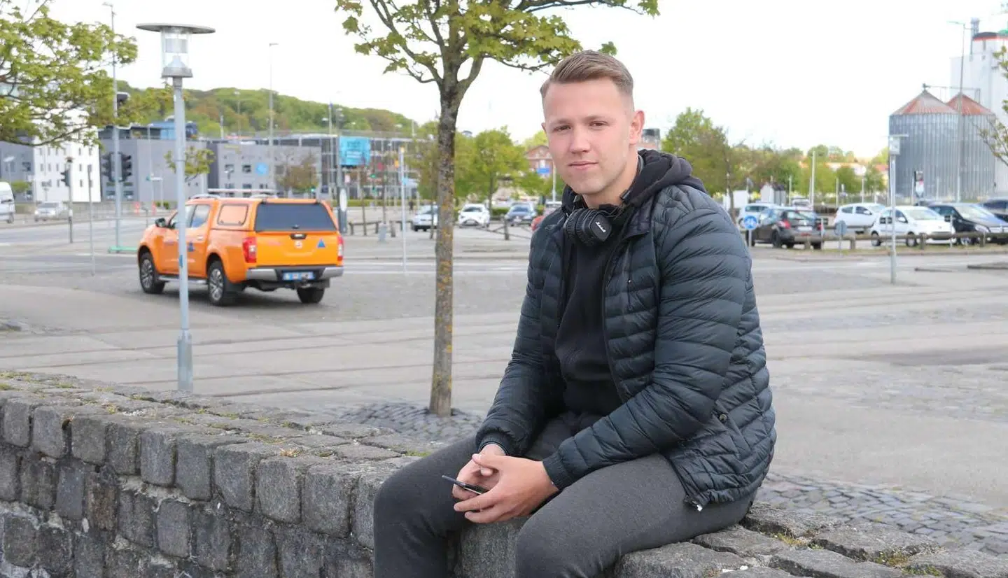 Emil Johannessen fandt knoglen den 4. maj under en fisketur. (Foto: Øxenholt foto)