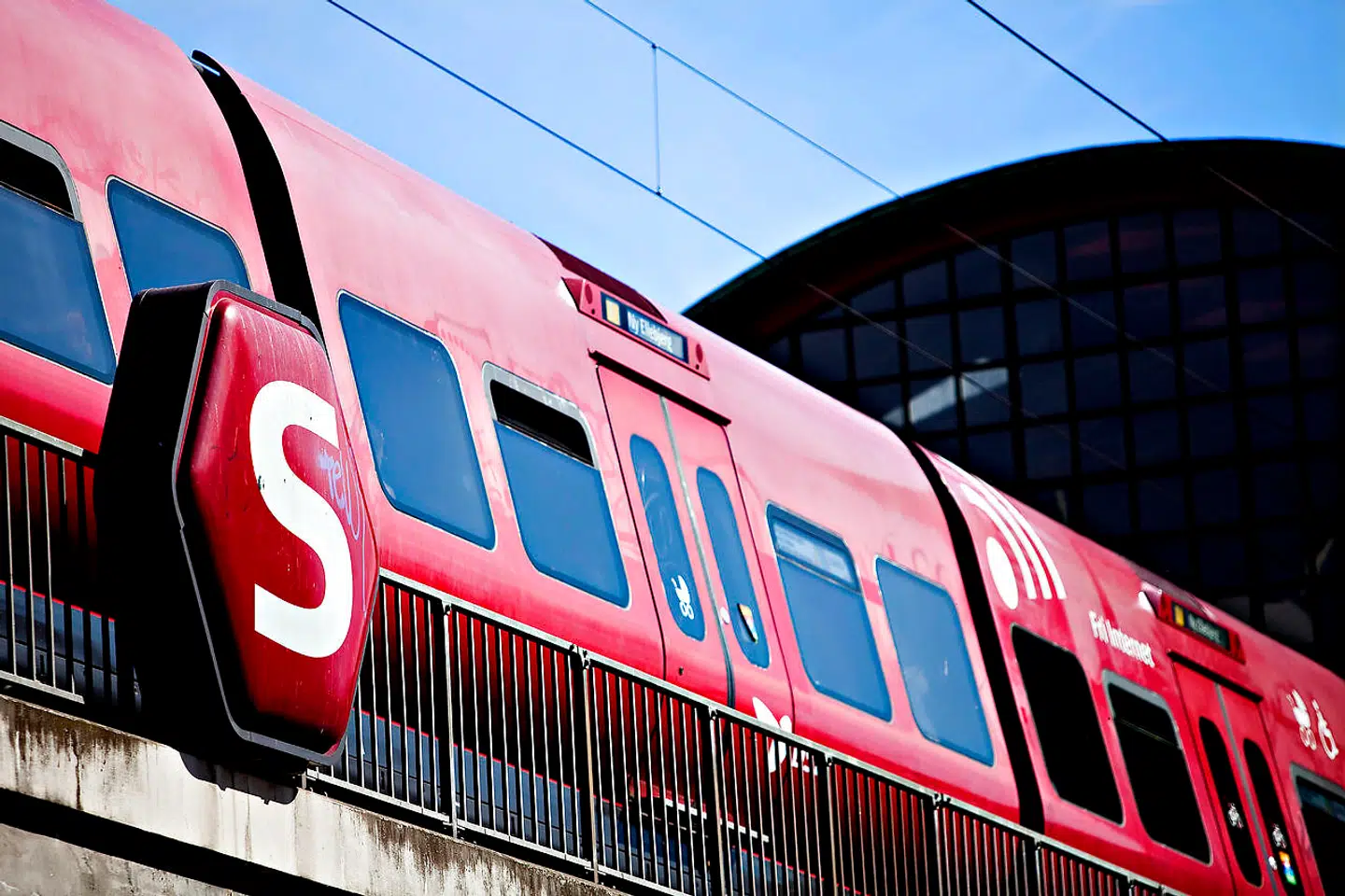 Det var i S-toget mellem Virum og Lyngby, at kvinden blev befølt i skridtet.