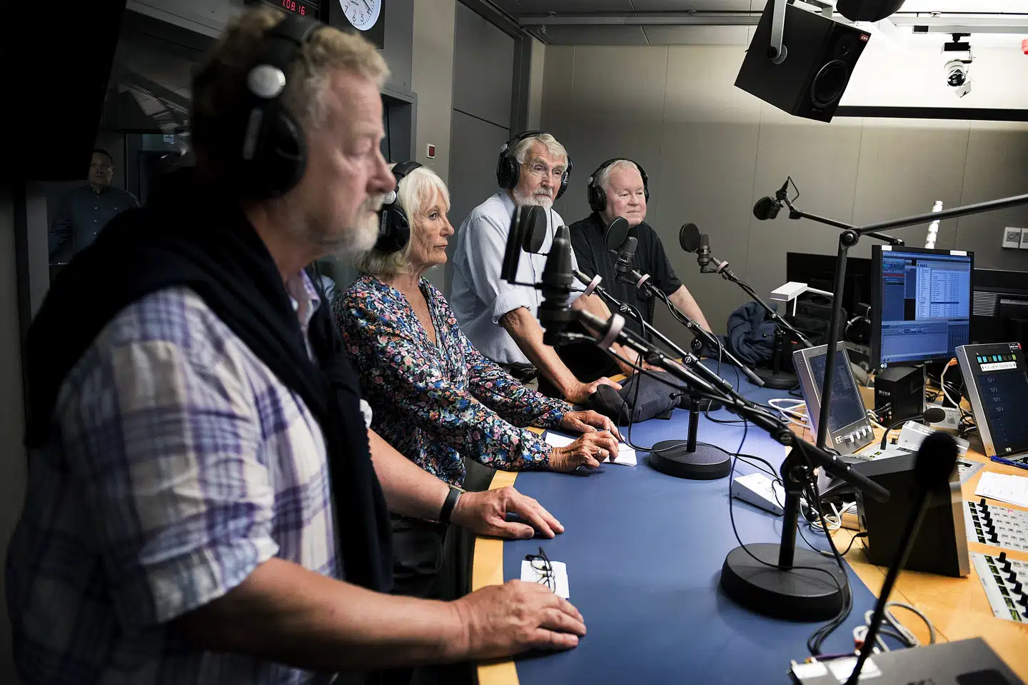 Ole Meisner, der på billedet ses længst til højre, er død i en alder af 76 år. Han arbejdede i 36 år på DR og blev en af landets meget kendte radiostemmer. (Arkivfoto) Liselotte Sabroe/Ritzau Scanpix