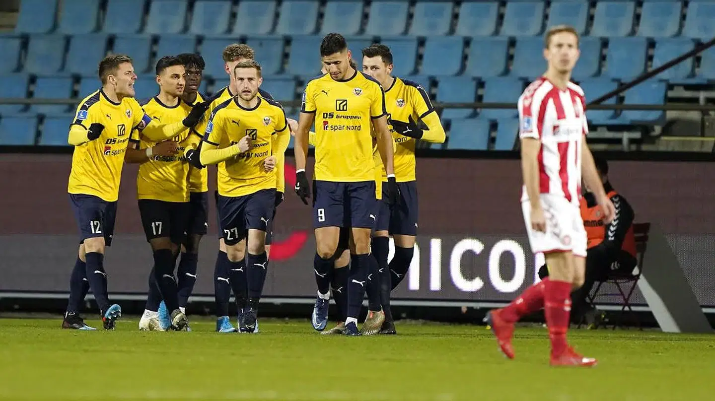 Når Superligaen starter igen, så bliver det uden jubelscener, hvor spillerne samles i en klynge.