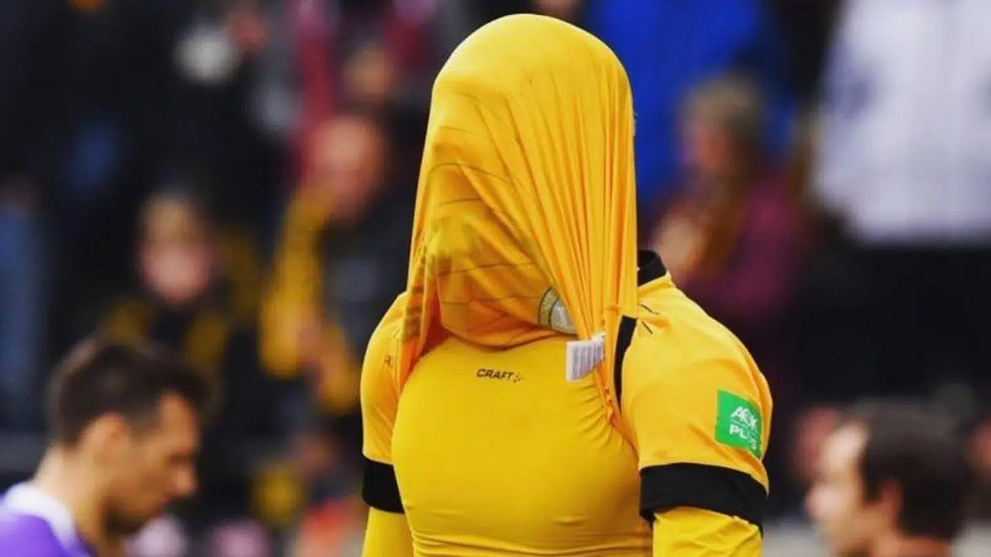 Simon Makienok har brugt både båret maske og gået med handsker, når han har handlet, men er alligevel blevet ramt af corona.