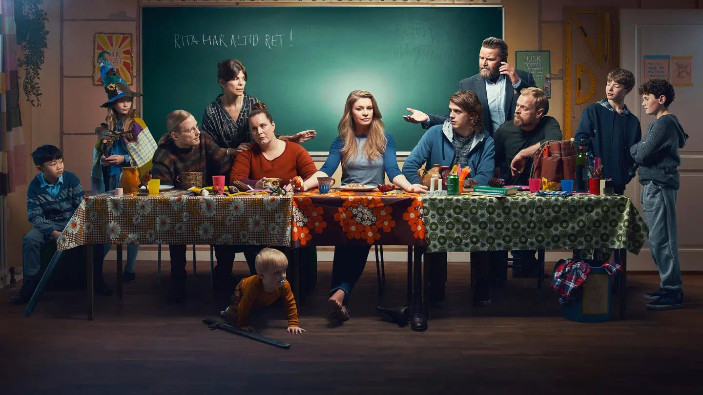 Rita (Mille Dinesen) er tilbage sammen med fra venstre Uffe (Kristoffer Fabricius, Helle (Ellen Hillingsø), Hjørdis (Lise Baastrup), Jeppe (Nikolaj Groth), Niels (Peter Gantzler) og Rasmus (Carsten Bjørnlund).