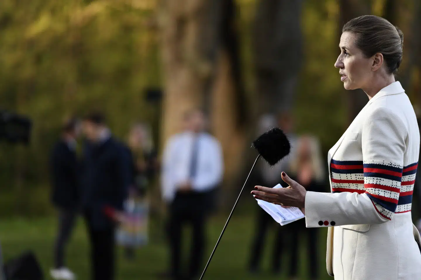 Statsminister Mette Frederiksen (S) holder doorstep om fase 2 af genåbningen af Danmark efter Regeringen og partilederne har mødtes til de afsluttende forhandlinger på Marienborg, nord for København. Philip Davali/Ritzau Scanpix