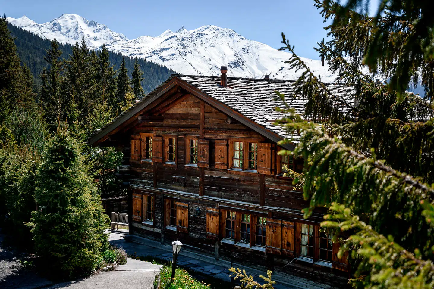 Den schweiziske hytte i Verbier, som prins Andrew ejer sammen med sin eks-kone Sarah Ferguson.