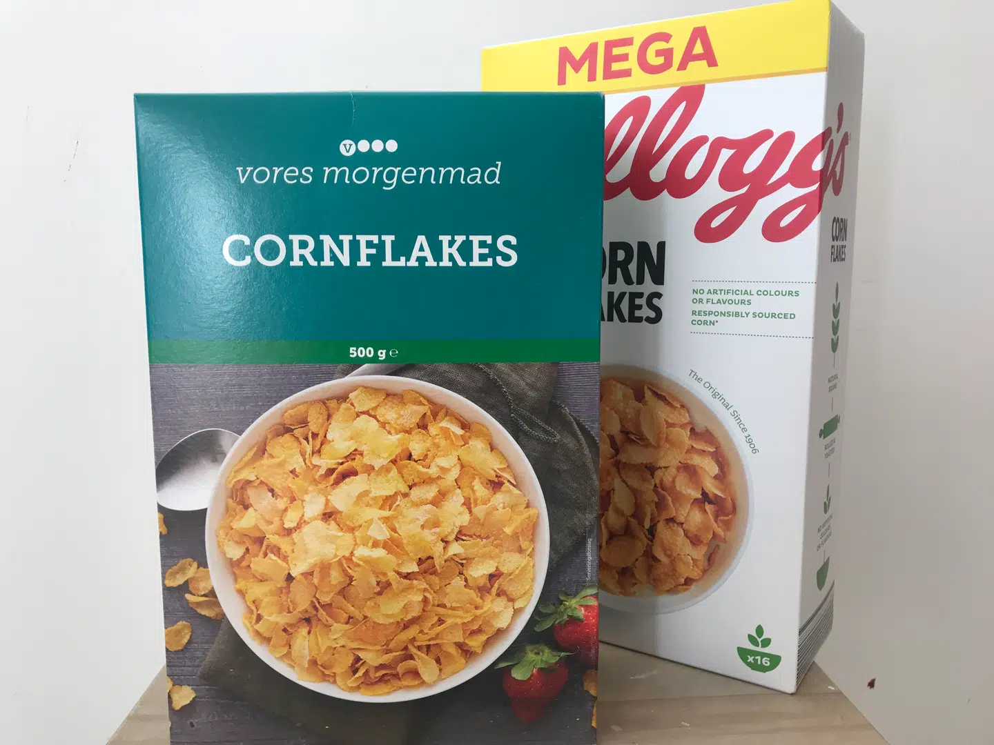 Hvis du kan nøjes med Vores Cornflakes, slipper du med 10,95. Skal du have Kelloggs, er prisen 30,95.