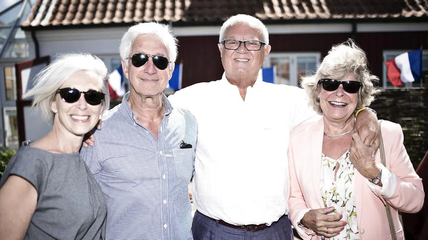 Per Pallesen omringet af venner og familie.
