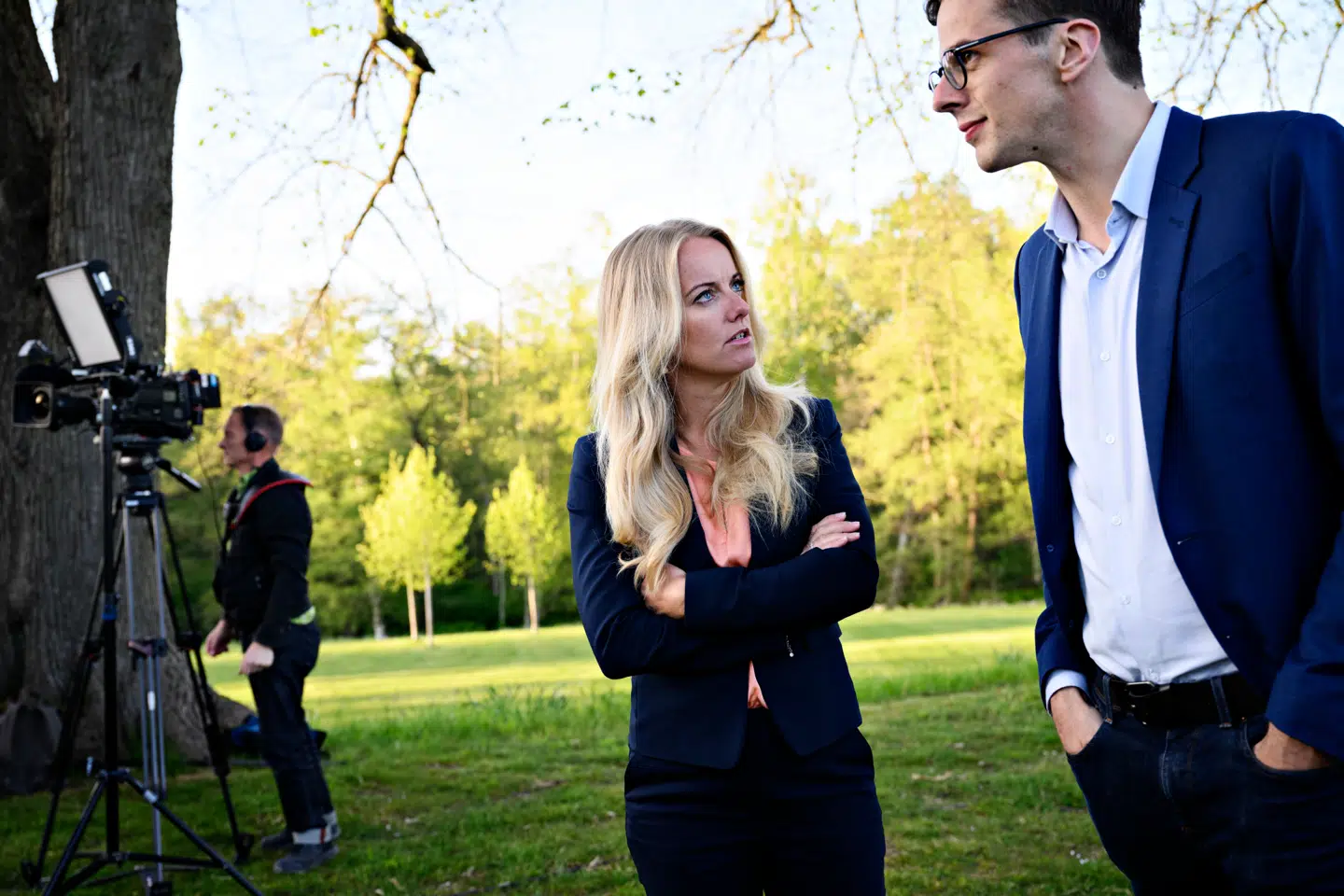 Pernille Vermund (NB) og Alex Vanopslagh (LA), da statsministeren holder doorstep om fase 2 af genåbningen af Danmark efter Regeringen og partilederne har mødtes til de afsluttende forhandlinger på Marienborg, nord for København, torsdag den 7. maj 2020.. (Foto: Philip Davali/Ritzau Scanpix)
