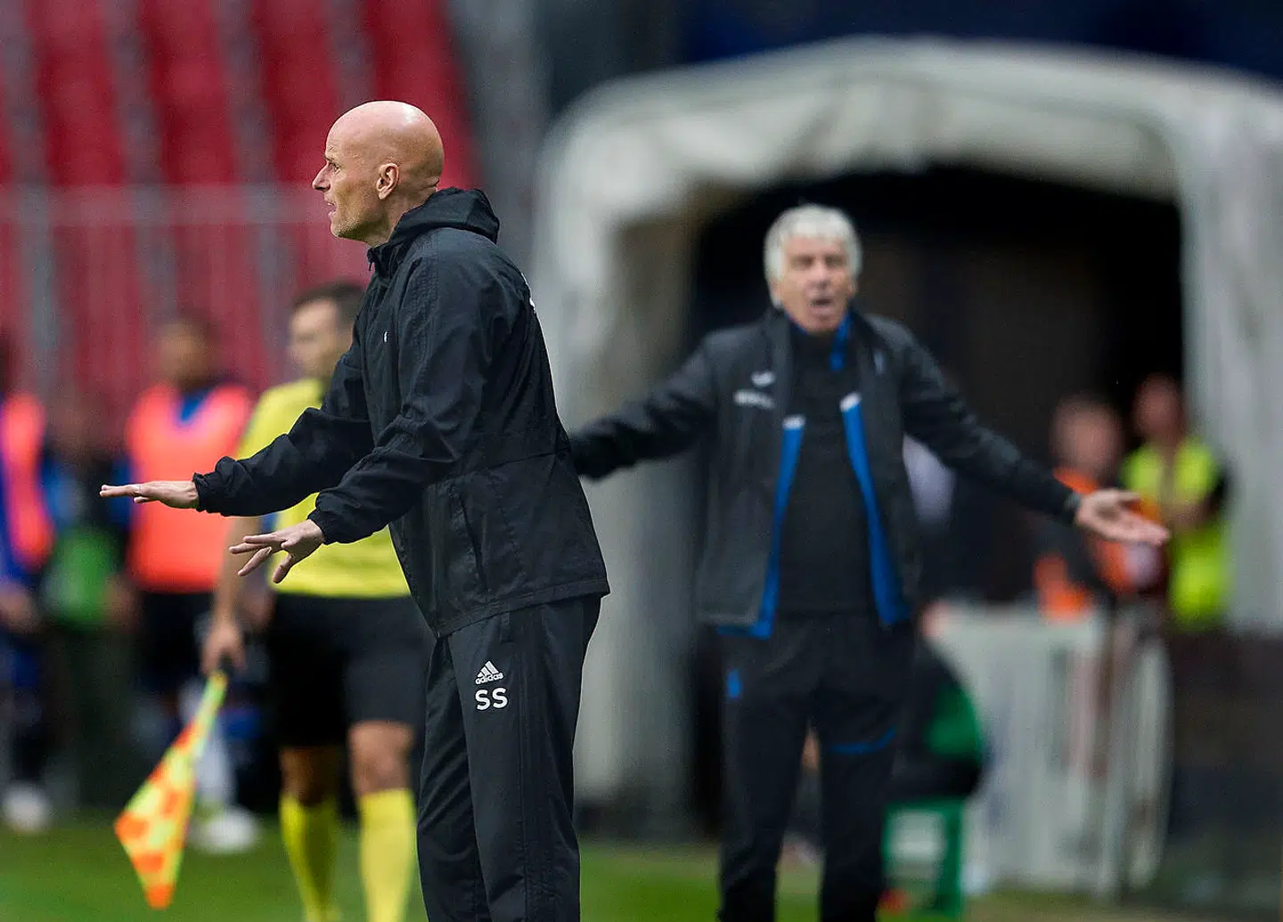 Ståle Solbakken og Gian Piero Gasperini i baggrunden.