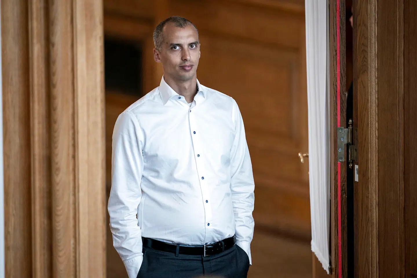 Udlændinge- og integrationsminister Mattias Tesfaye (S) til afstemning af lovforslaget om ændring af lov om fremme af vedvarende energi og lov om naturgasforsyning. (Bemyndigelse til midlertidig fravigelse af frister og andre betingelser som følge af covid-19), i Folketingssalen på Christiansborg i København, tirsdag den 28. april 2020.. (Foto: Niels Christian Vilmann/Ritzau Scanpix)