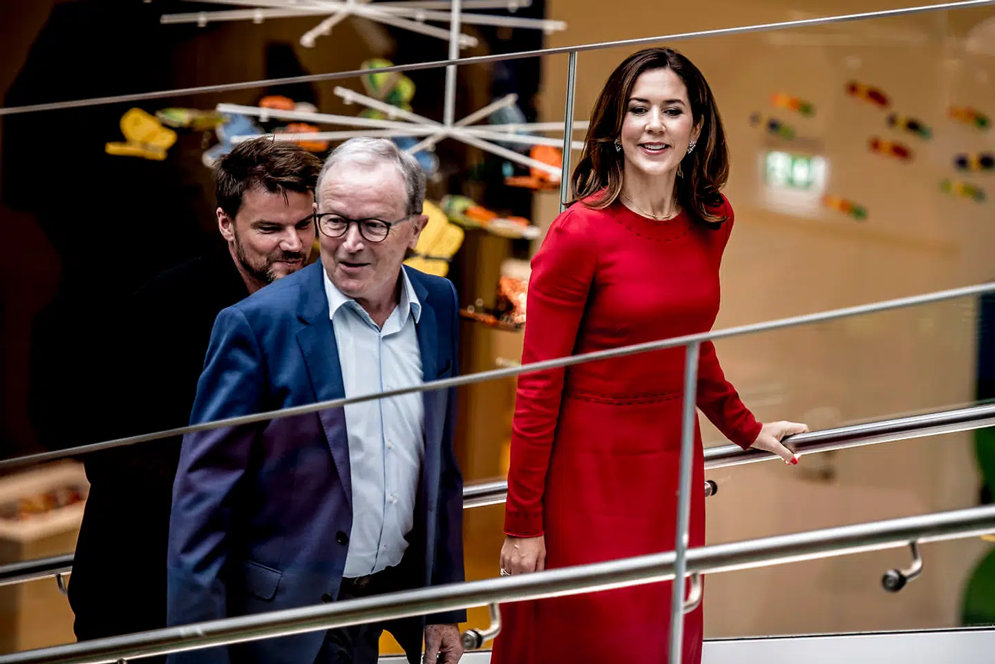 Lego-familien har tætte forbindelser til kronprinsparret, der ofte besøger Legos virksomhed og Legoland.