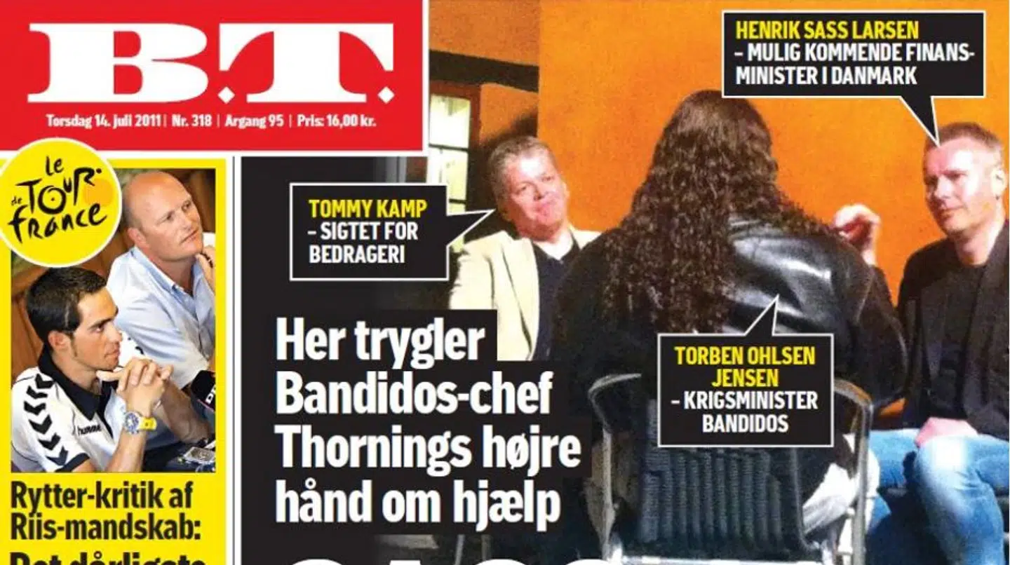 14. juli 2011 kunne B.T. afsløre et billede, som viste, at den daværende næstformand i Socialdemokratiet, Henrik Sass Larsen, og byrådsmedlemmet Tommy Kamp mødtes med Bandidos-rockeren Torben Ohlsen Jensen i maj 2011 på Hugos Kælder i Køge. Foto: Privat